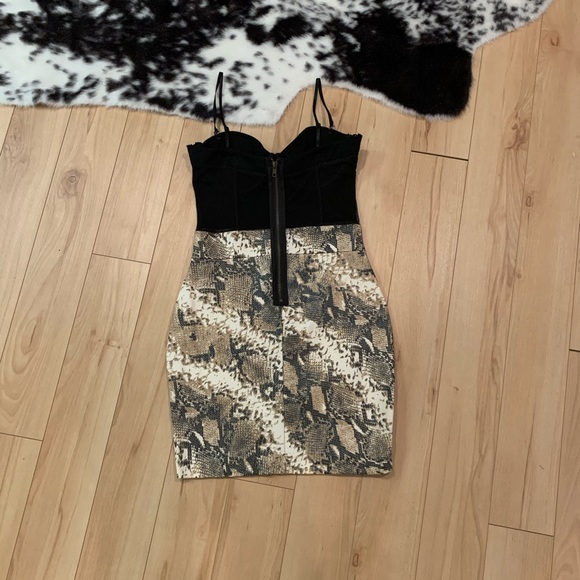 Mini dress with leather design! - Picture 2 of 4